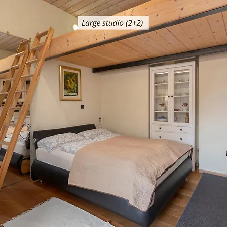 Iq Wood Apartman