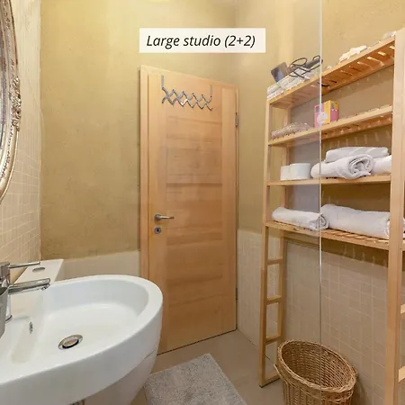 Iq Wood Apartman