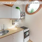Iq Wood